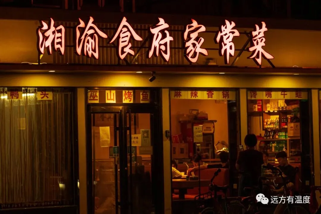 疫情下的饭店，没有了原先那热闹的景象：