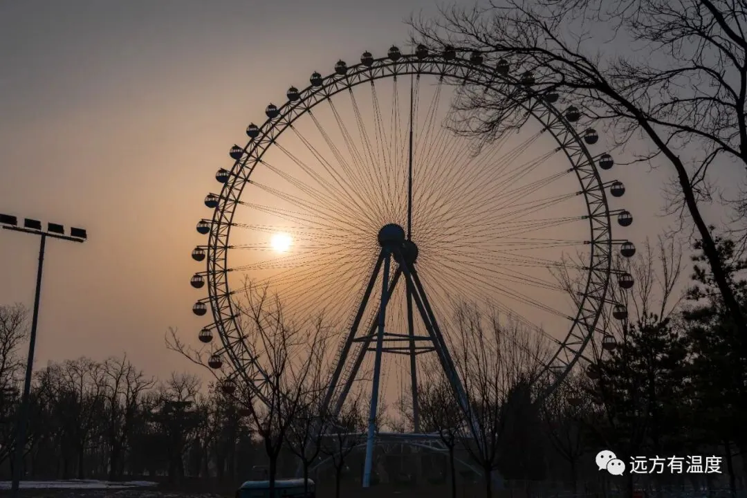 重新亮相的龙潭中湖公园，保留的标志性建筑——摩天轮
